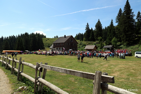 10-Spominska slovesnost na Menini planini (31)